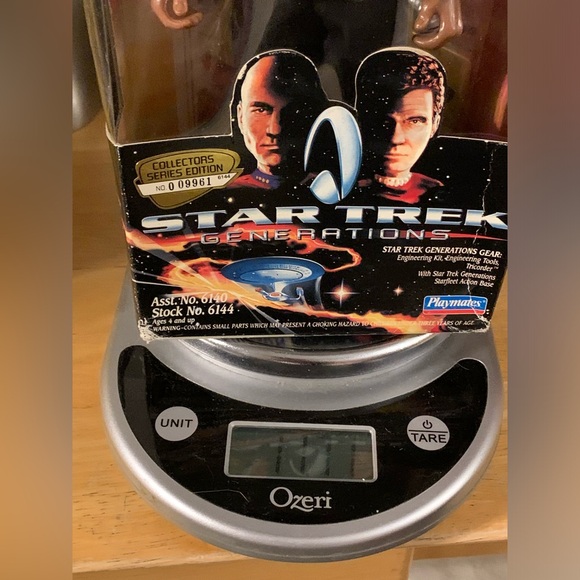 Star Trek Generations Doll - Picture 8 of 8